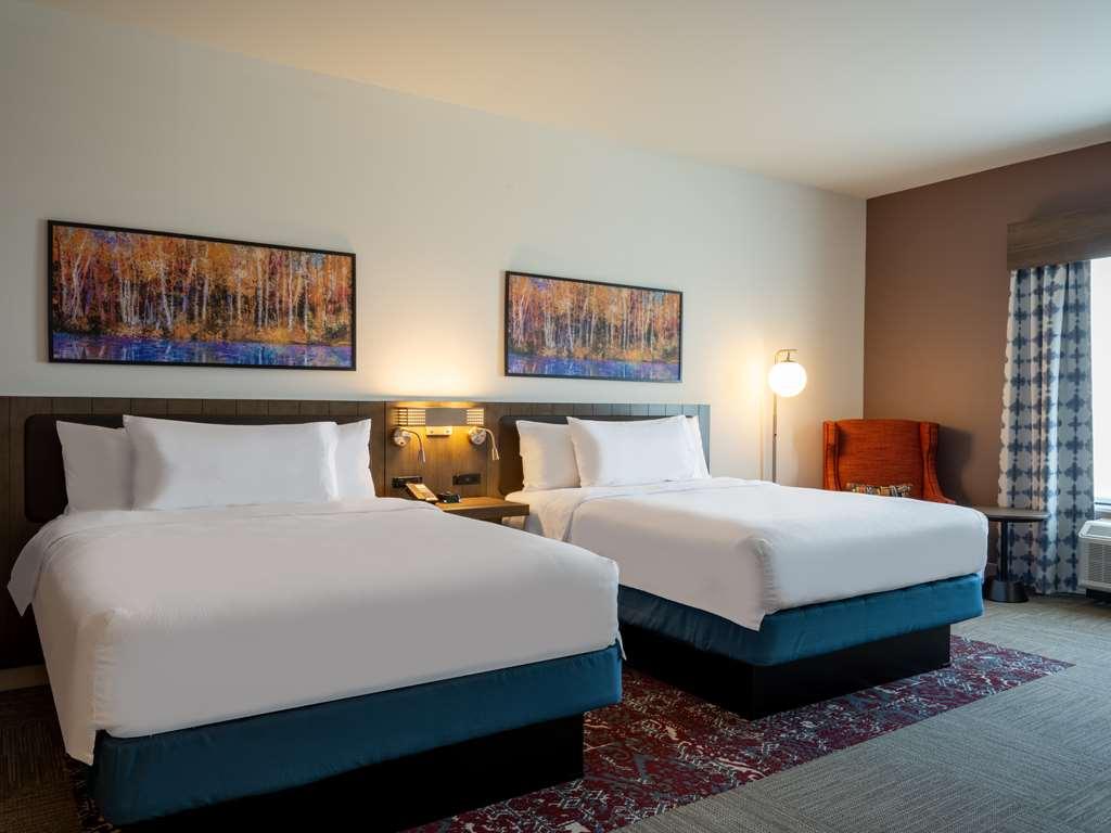 Hilton Garden Inn Jeffersonville Louisville North Room photo