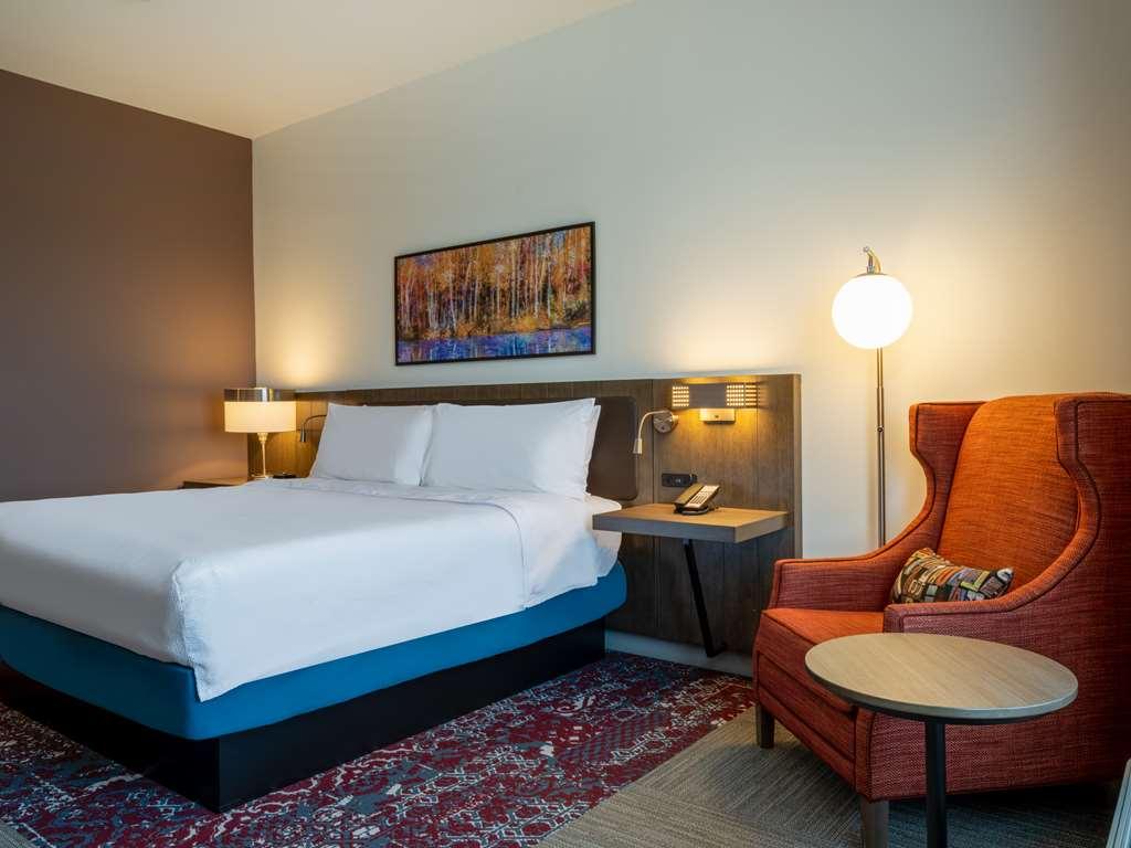 Hilton Garden Inn Jeffersonville Louisville North Room photo